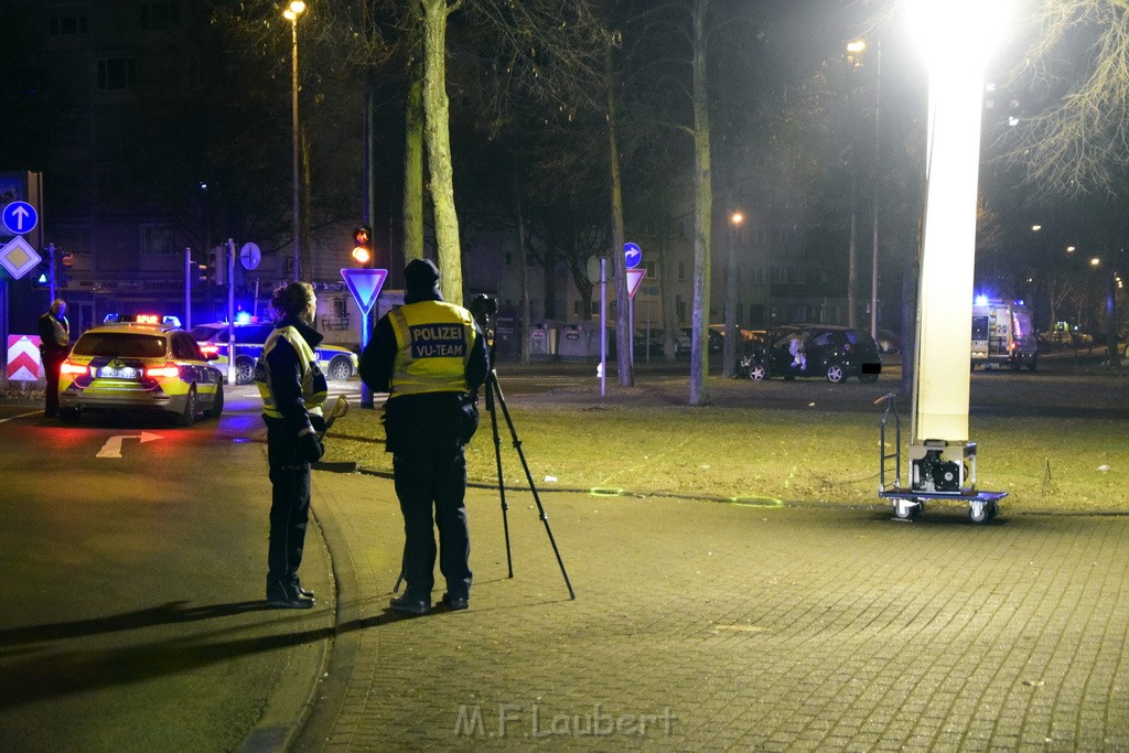 VU PKW Baum Koeln Deutz Deutz Kalkerstr P44.JPG - Miklos Laubert